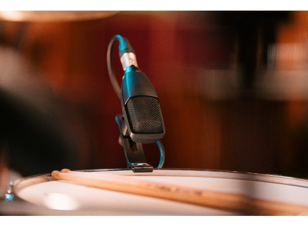 Sennheiser MD 421 KOMPAKT Pakke med mikrofon og clips til trommer 