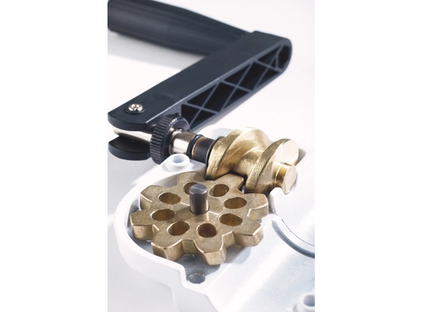 K&M 21302 Høyt. Vinsjestativ 8/40Kg, 1,38-2,18 