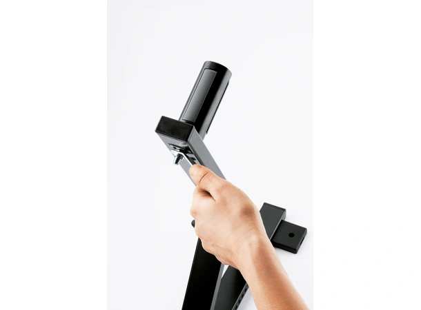 K&M 241-10 Høyt. Veggbrakett 0-22 grad tilt ned 35mm, 50Kg 