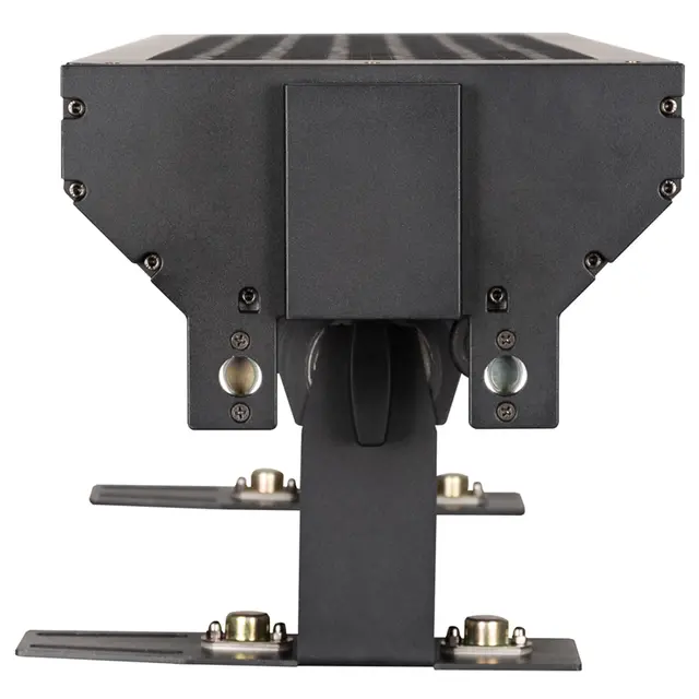 ADJ Vintage Bar-  CRI70- 160° Angle Strobe 0.5 - 33Hz, 4x 150W, 27.000 Lumen 