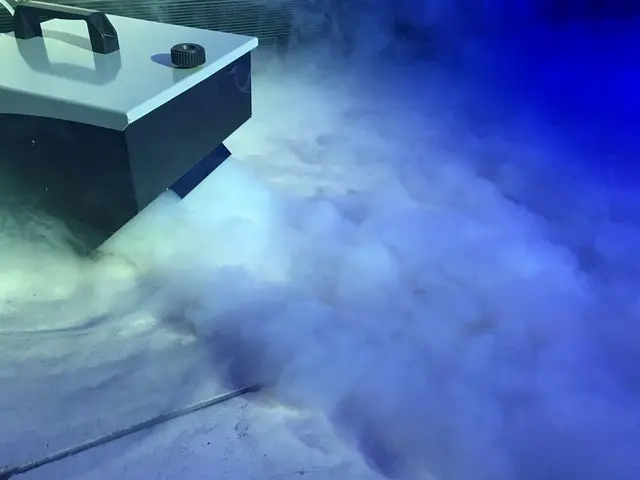 ADJ Mister Kool EP - Non-Dry Ice Low-lying fog, Uses ice cubes 