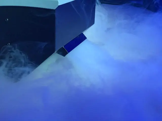 ADJ Mister Kool EP - Non-Dry Ice Low-lying fog, Uses ice cubes 