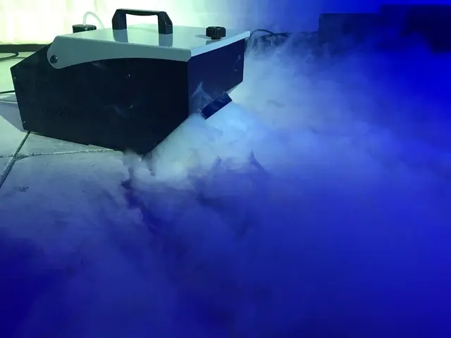 ADJ Mister Kool EP - Non-Dry Ice Low-lying fog, Uses ice cubes 