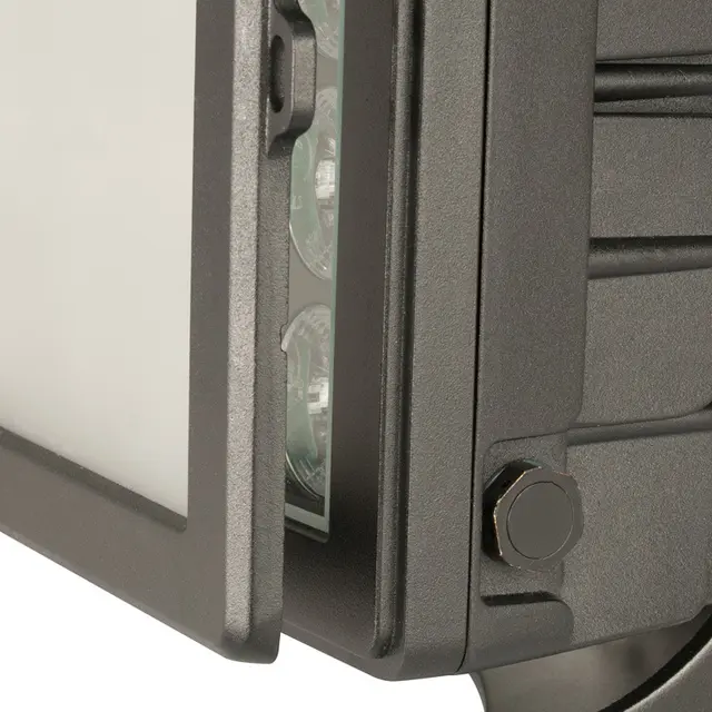 ADJ Encore LP32 IP - 23.7 -47° IP65,  32 x 20-Watt Quad RGBL, 11 Kg 