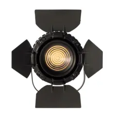 XBABY LEDFresnel Tunable White m/Låvedør DMX-5,P-con, Fanless, 20-55, 2,3 Kg