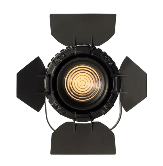 XBABY LEDFresnel Tunable White m/Låvedør DMX-5,P-con, Fanless, 20-55, 2,3 Kg 