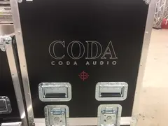 CODA Audio APS(2) Flightcase on wheels Dim: 60x60x80, Top Hat