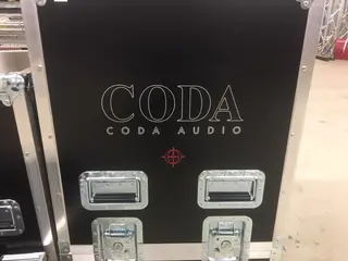 CODA Audio APS(2) Flightcase on wheels Dim: 60x60x80, Top Hat