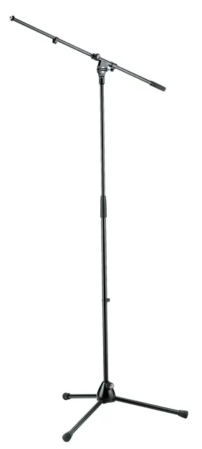 K&M 21020 Mikrofonstativ, lang fast galge, korte ben, sort. 