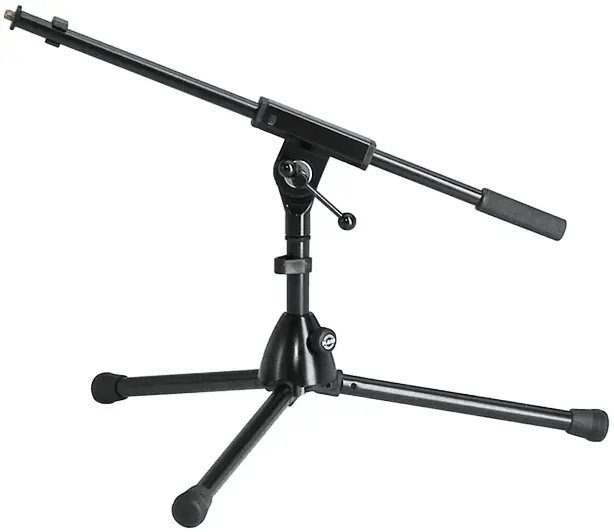 K&M 25910 Mikrofonstativ lav m/fast boomarm kort ben 
