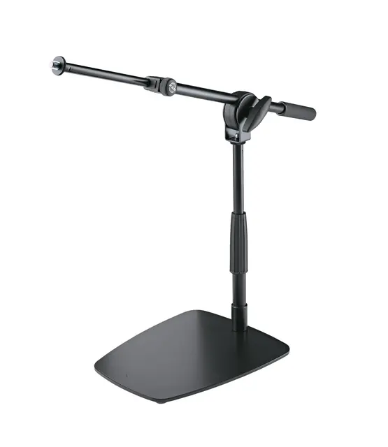 K&M 25993 Mikrofonstativ kort med galge,  flat fot 