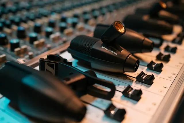 Sennheiser MD 421 KOMPAKT Håndterer eksepsjonelt høy SPL 