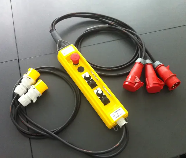 SRS MC2-LV  Hoist control-2  Low Voltage CEE 16A in, DualCEE16/4P Red/Yellow Out 