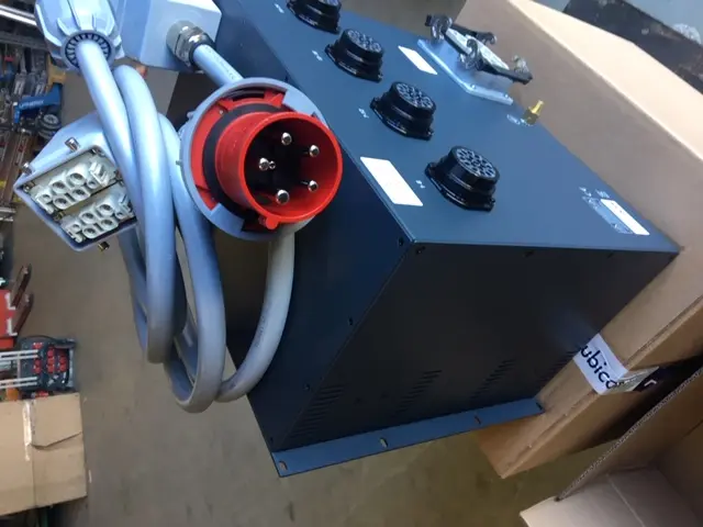SRS PDU 24x16A, Soca/Schuko out, Meter 63A Hybrid In 